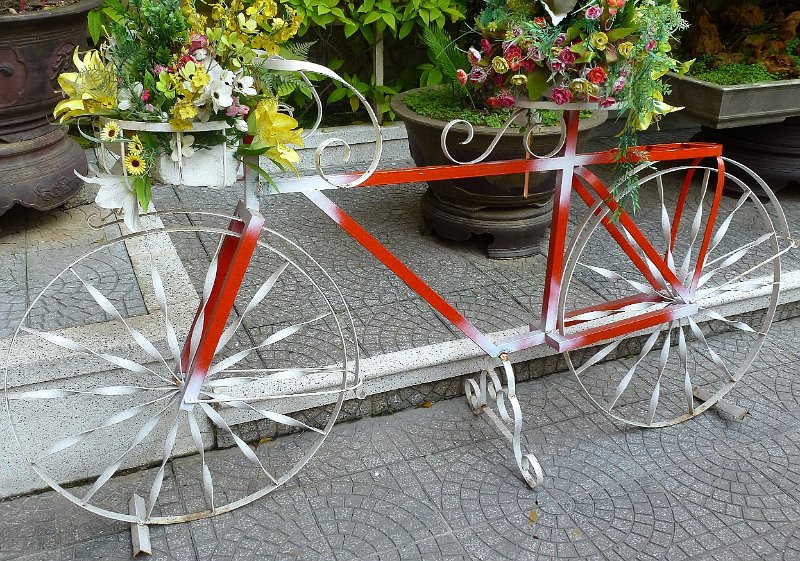 2012-03-30 Velo Pot de fleurs 02.JPG